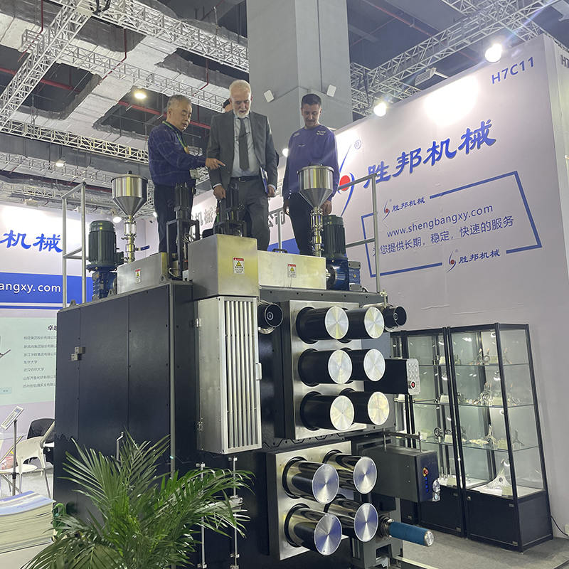 Prémiový pilotní stroj na předení taveniny