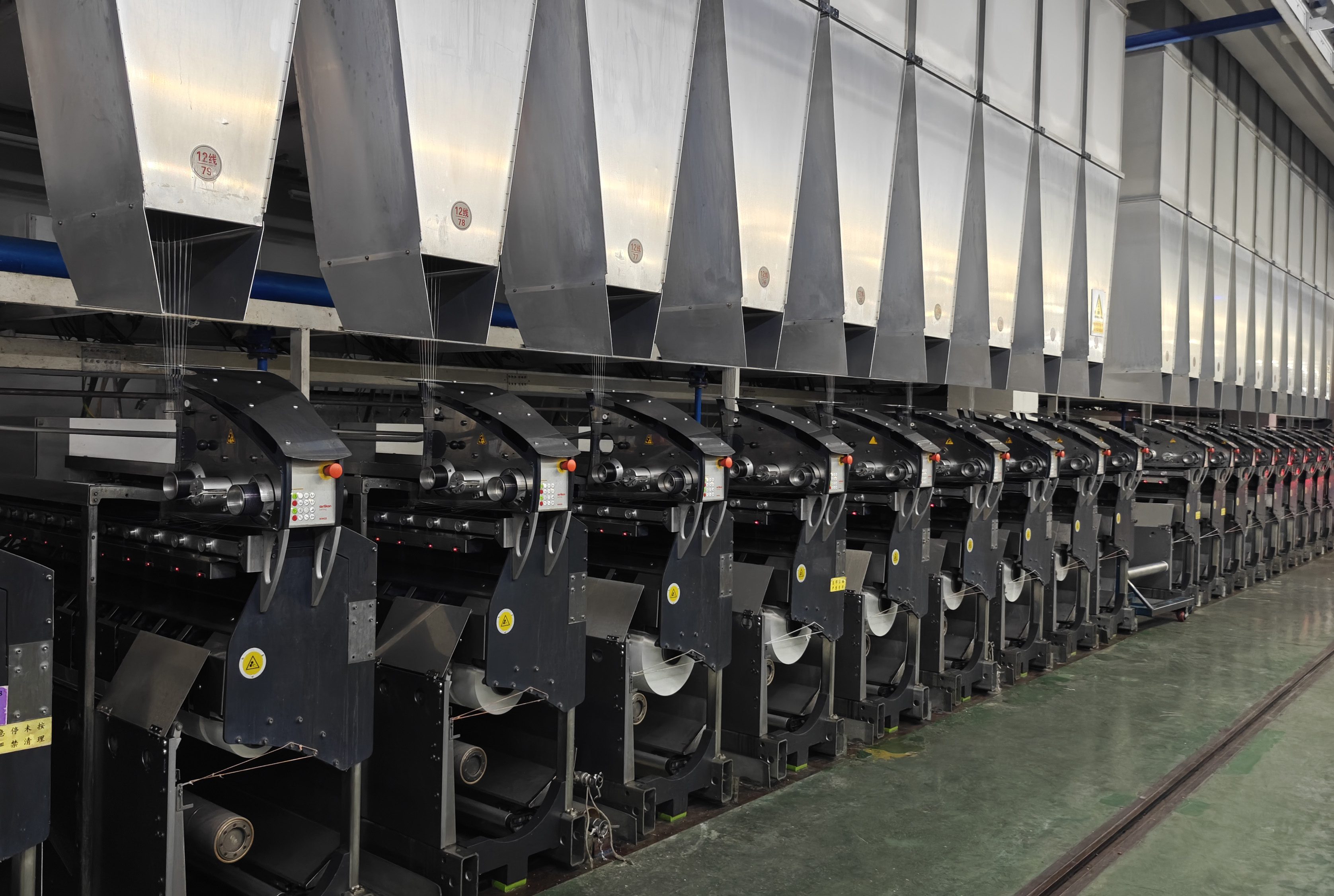 Naše služba – stavba dopřádacích strojů na klíč